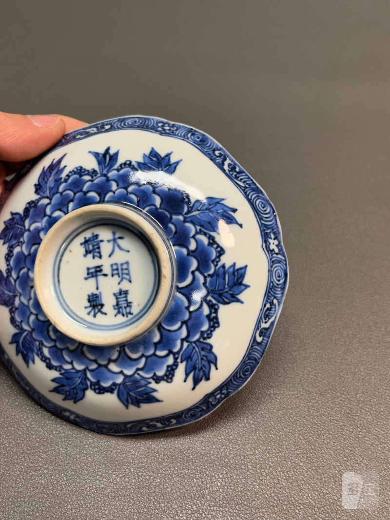 清康熙  青花花卉纹盘（一组 5 只、带木盒） - 图15